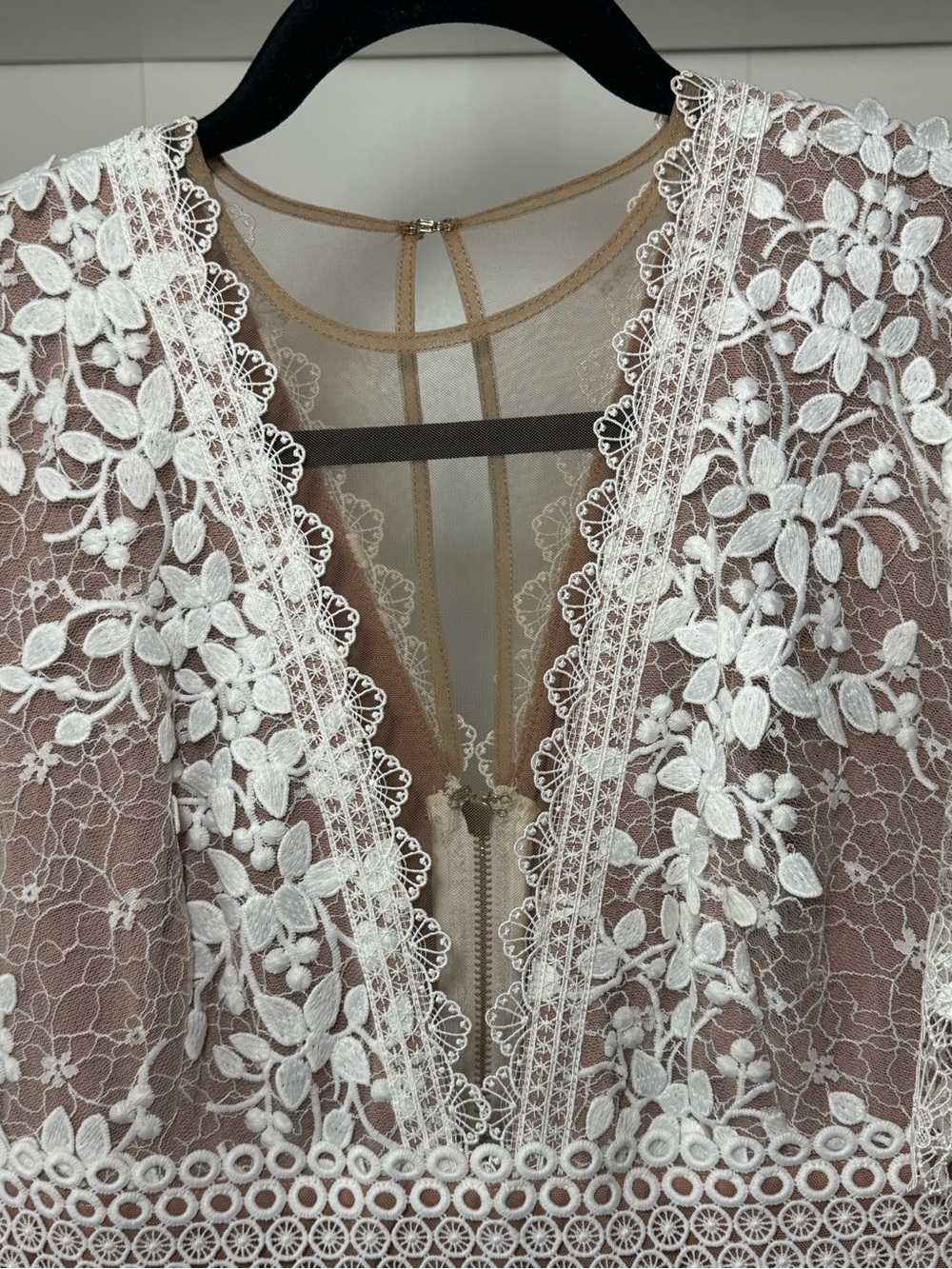 Bronx and Banco Megan Lace Minidress - Picture 7 of 15